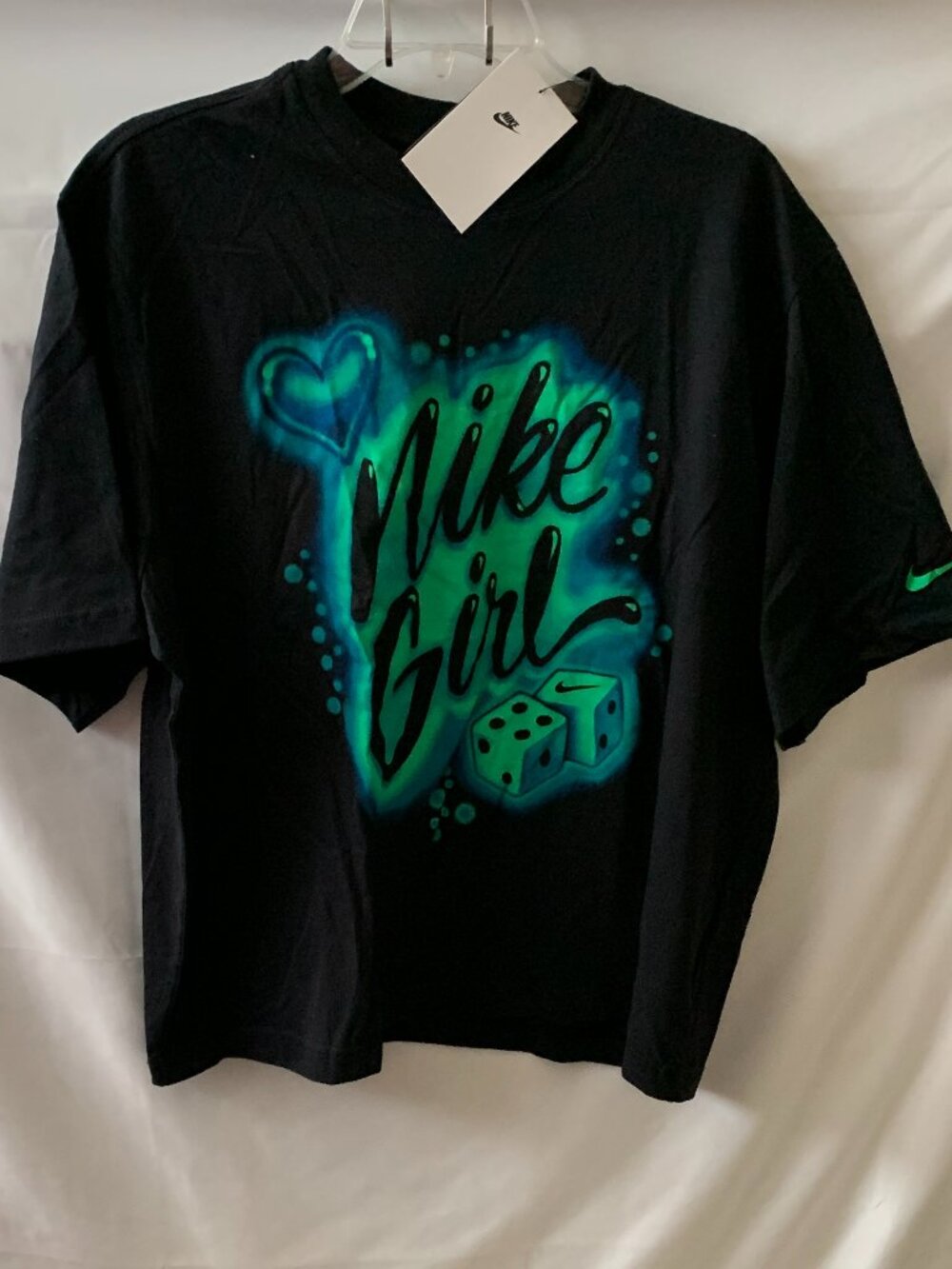 NIKE Nike Girl Graffitti Tee in Black Sz LARGE